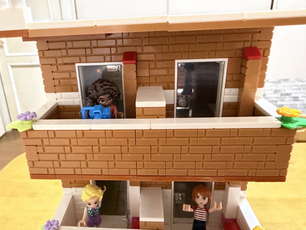 LEGOmamiOsaka's tweet photo. #レゴフレンズ　
#ＬＥＧＯフレンズ
#LEGO
#レゴ
#団地
#お家つくるのん好き
#実家
#LEGOHOME
#レゴホーム
#LEGO好き
#レゴ好き
#孫とLEGO
#AI作品をいつかは超えたい💪 https://t.co/0N4NyNJRxB