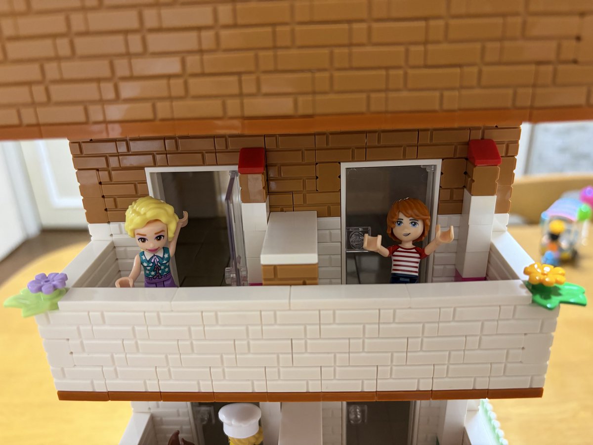 LEGOmamiOsaka's tweet photo. #レゴフレンズ　
#ＬＥＧＯフレンズ
#LEGO
#レゴ
#団地
#お家つくるのん好き
#実家
#LEGOHOME
#レゴホーム
#LEGO好き
#レゴ好き
#孫とLEGO
#AI作品をいつかは超えたい💪 https://t.co/0N4NyNJRxB