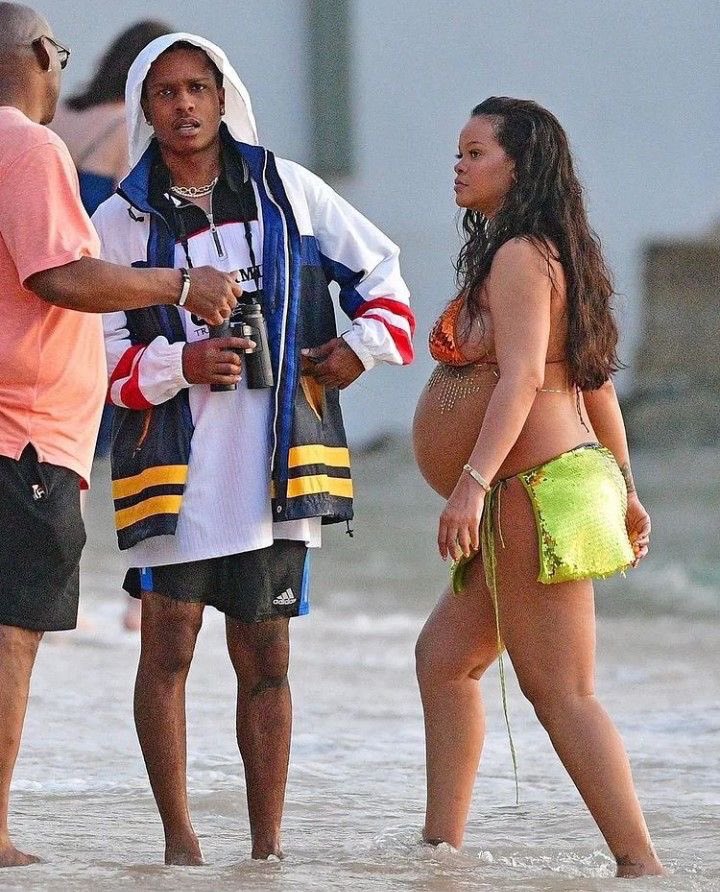 unmaskmind's tweet photo. Be honest.
If she wasn’t Rihanna, y’all would call this messy. https://t.co/EN0NND8C6L