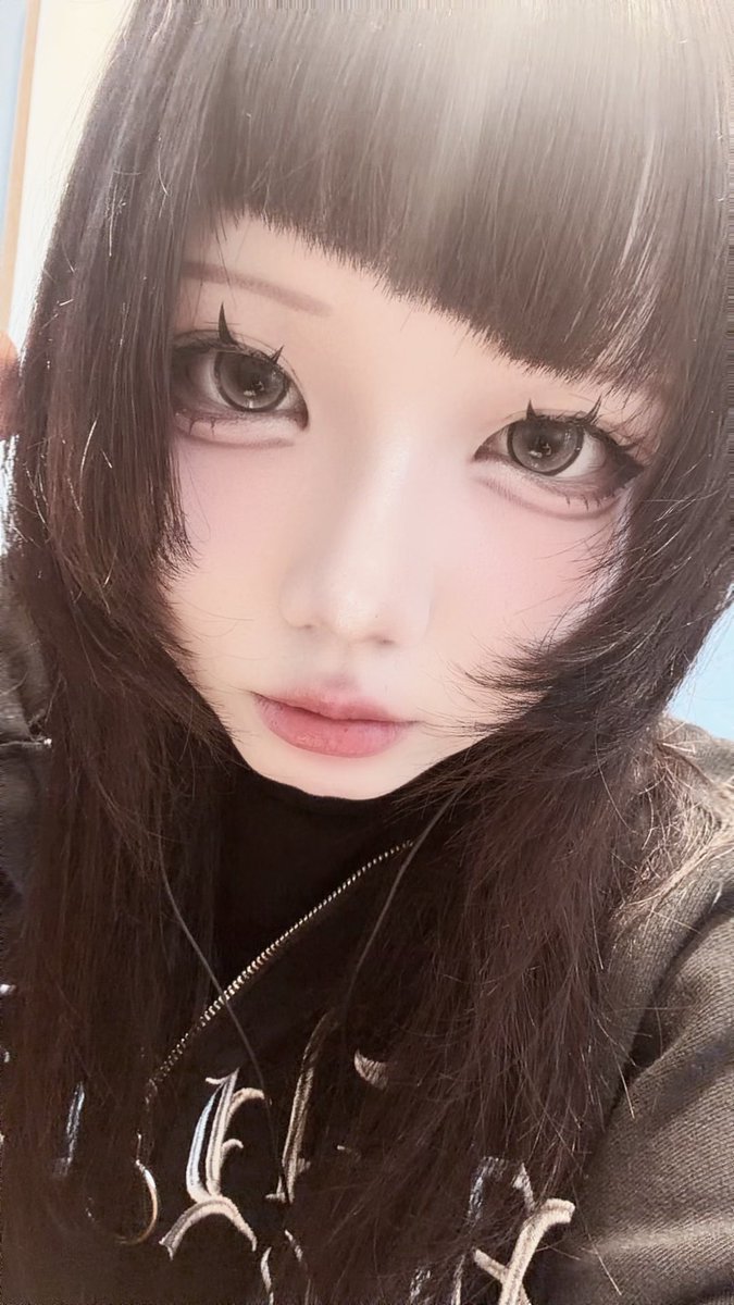 ynmn32_ena's tweet photo. 嬉しい？のか分からないご報告です‼️‼️
10月に復活することになったよ🎶
全て無事に解決しました！！！！
自撮りが無さすぎてこれしかないです😭😭
新人ちゃんたちも増えたしえなも実質新人だよね🎶🎶
ご主人様たち初めまして（お久しぶりです）しよー💕💕💕 https://t.co/8jNsw1nqGx