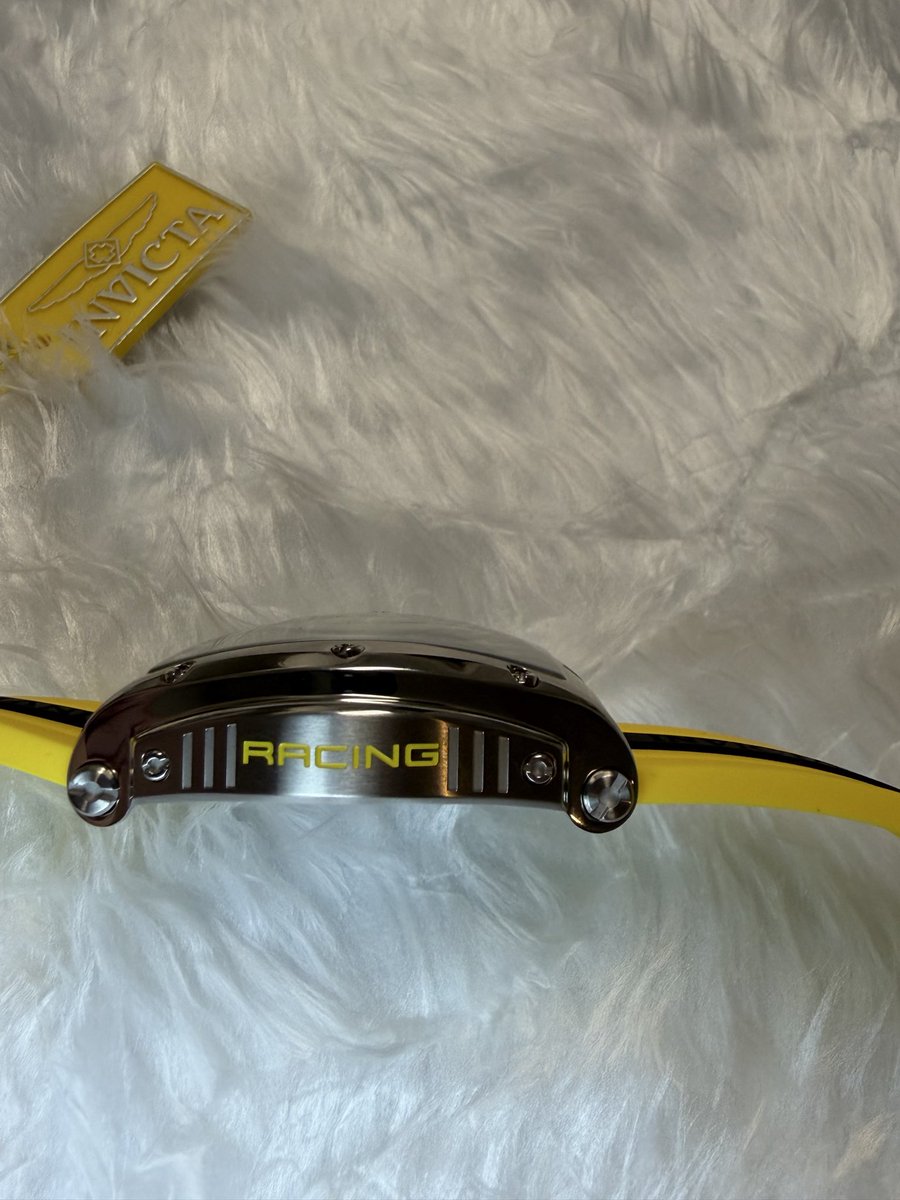 csamsof's tweet photo. 57mm of racing attitude.
Invicta Racing Vibe RPM 47383
Yellow + black silicone | quartz | 100m water resistant.

#Invicta #MensWatch #eBayFinds #WatchAddict https://t.co/cwybqnPN5r