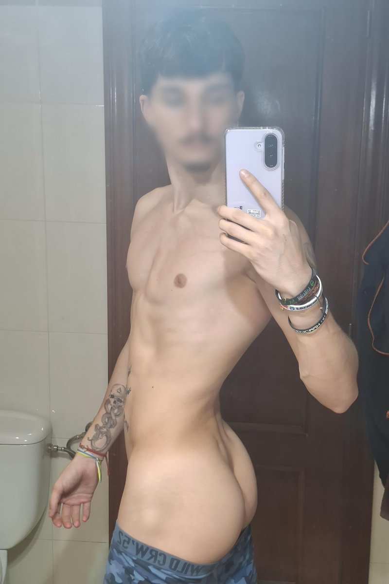 xavisgame's tweet photo. Os presento a @Lucifer6705 mi futuro “Novio de Alquiler” que llegará a Xavi’s Game próximamente.
48 horas de convivencia, fingir que somos pareja, abrir la relación y conseguir los 20.000€ del bote 😈💦 https://t.co/3Ds3Lh4x88
