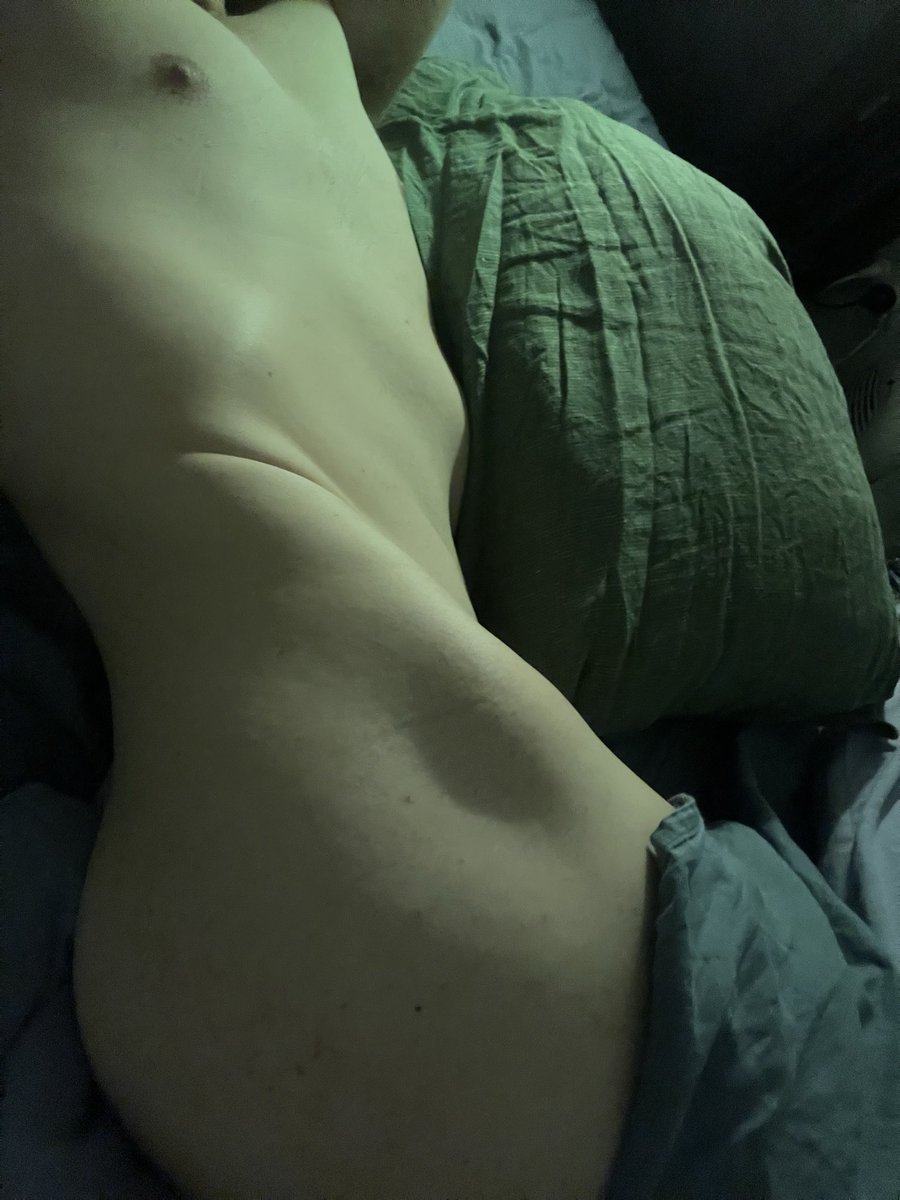 amrys_art's tweet photo. Been told my waist is kinda grabable 
Idk https://t.co/rBFSwJdXUY