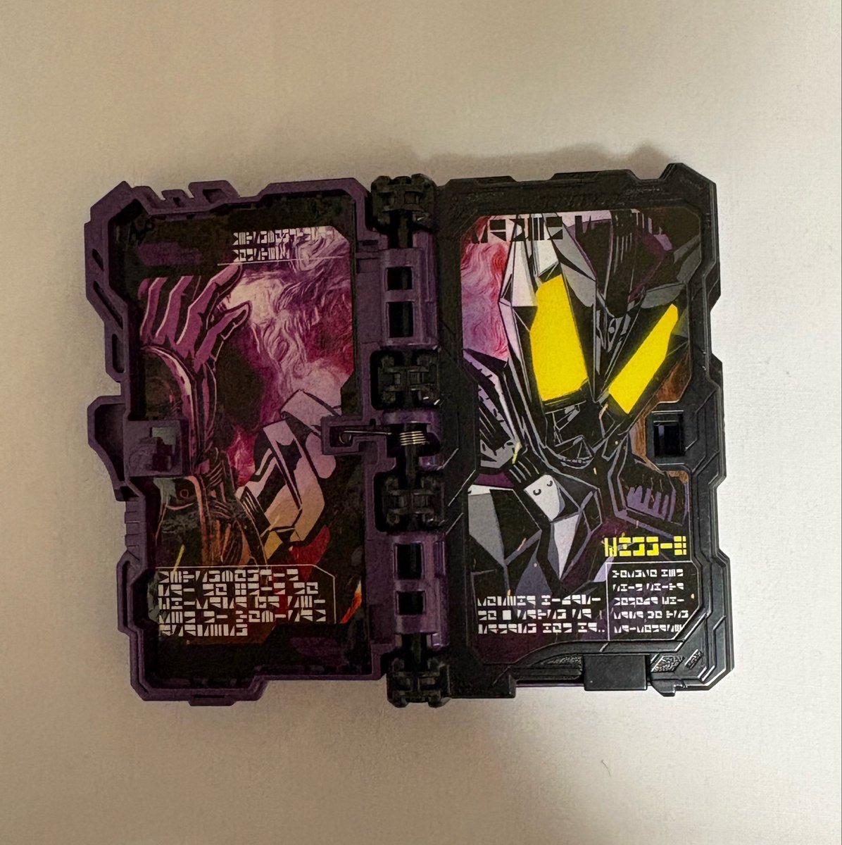siori_shadow's tweet photo. このワンダーライドブック開いた時の
滅がかっこよくて好きなんですよね https://t.co/FwFXCACg5D