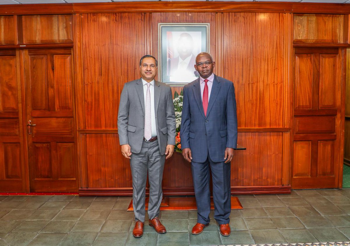IndiainKenya's tweet photo. High Commissioner @AdarshSwaika1 met Dr. Kamau Thugge, Governor of the Central Bank of Kenya. They discussed cooperation in the banking sector and digital payments, including India’s experience with real-time payment systems, and opportunities for greater India–Kenya engagement in the financial sector.

They positively assessed the longstanding presence of Indian banks in Kenya and their positive contribution to the Kenyan economy, including substantial investments in Government securities and support to local businesses.

@MEAIndia @CBKKenya @RBI @bankofbaroda @BankofIndia_IN @KeTreasury @NPCI_NPCI @FinMinIndia @IndianDiplomacy @KenyaBankers @ANI @DDNewslive