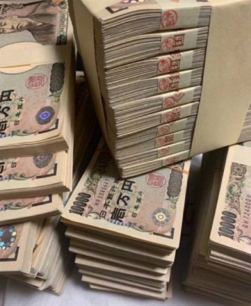 kolubh's tweet photo. もし今日、600万円もらえたら何に使う？🤔💴

① 借金を返す
② 投資する
③ 人生をもっと良くするために使う https://t.co/z5isVQJmuB