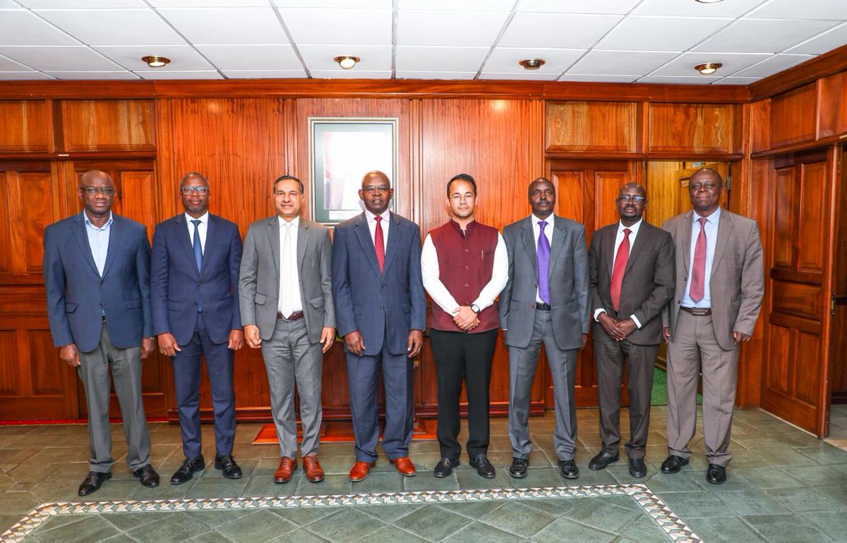 IndiainKenya's tweet photo. High Commissioner @AdarshSwaika1 met Dr. Kamau Thugge, Governor of the Central Bank of Kenya. They discussed cooperation in the banking sector and digital payments, including India’s experience with real-time payment systems, and opportunities for greater India–Kenya engagement in the financial sector.

They positively assessed the longstanding presence of Indian banks in Kenya and their positive contribution to the Kenyan economy, including substantial investments in Government securities and support to local businesses.

@MEAIndia @CBKKenya @RBI @bankofbaroda @BankofIndia_IN @KeTreasury @NPCI_NPCI @FinMinIndia @IndianDiplomacy @KenyaBankers @ANI @DDNewslive