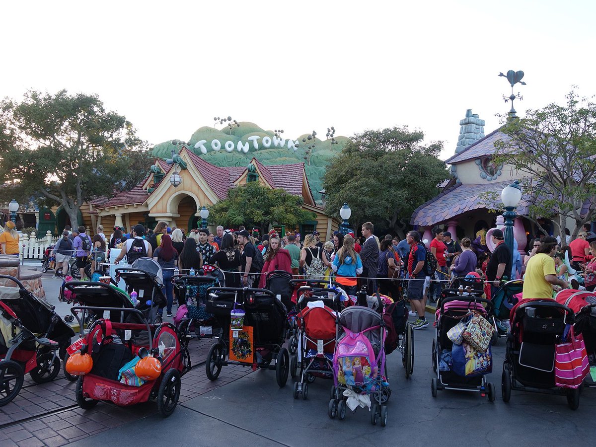 MousePlanet's tweet photo. 10 years ago @Disneyland - can we talk about how cool it was to go to a pre-party in Toontown before Mickey's Halloween Party officially kicked off? Sure, it was crowded as heck, but we got to trick-or-treat at MICKEY'S HOUSE!!! Core memories made. #WhenCanWeDoThisAgain https://t.co/wTCcccr03Q