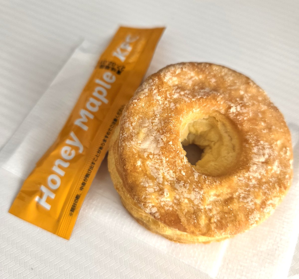 bi_na_chi's tweet photo. ケンタのビスケットと特製ハニーメイプルが大好きです！
でも、いつもうまくいかないんです…！ 
ビスケットとメイプルの割合がどうしても合わない！！
足りなくなるのが嫌で少しずつ出していると、結局最後に微妙に残ってしまうんですよね。 https://t.co/GYwh0c2mTi