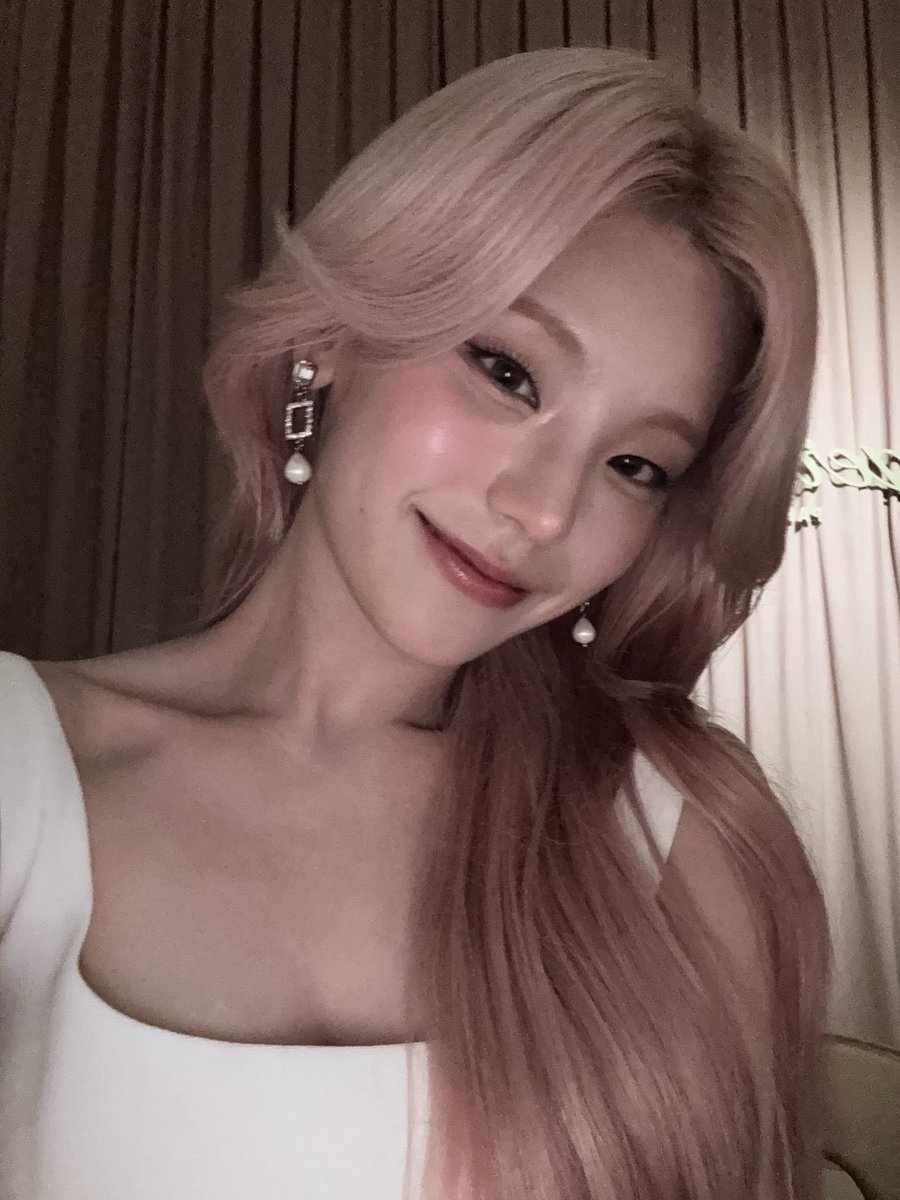 IRENEmstown's tweet photo. Yeji https://t.co/WxgTKS8m5A