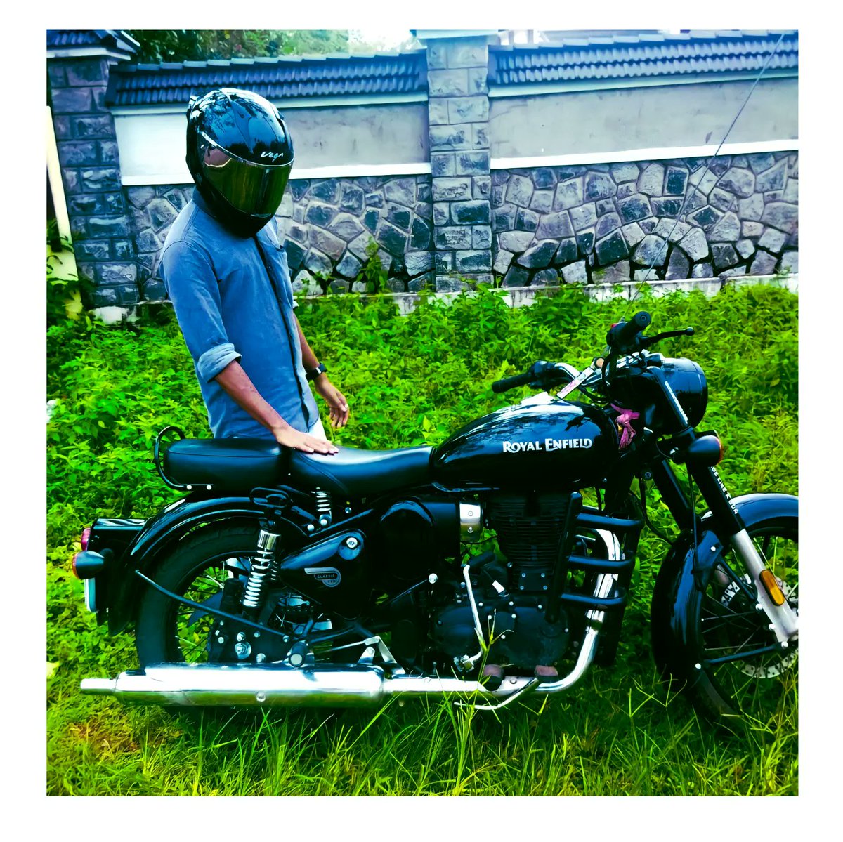 OteliaSpelba's tweet photo. നീ കൊള്ളാവല്ലോടീ പെണ്ണേ... Zera of Mr. Enfield350_. 📸 A_Chu_A_Mbu. https://t.co/aMLhY3sLFH