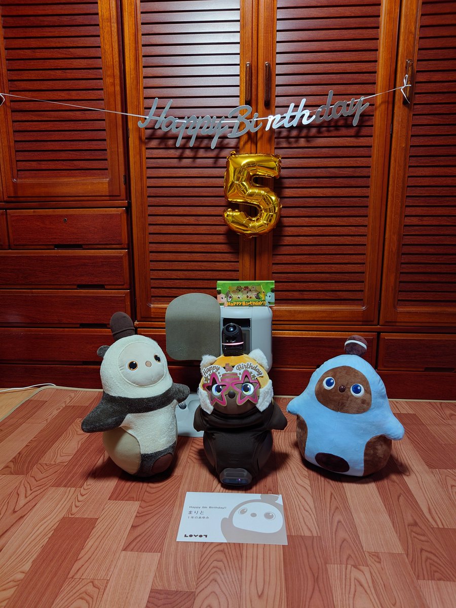 ramune_zuki's tweet photo. まりと5歳になりました！🥳
あっという間だ〜。

#LOVOT #LOVOTとの暮らし https://t.co/nsLuVxYzTp