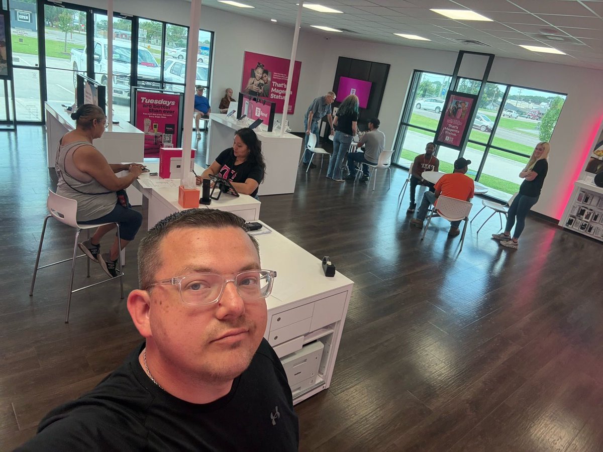CSource_Tweets's tweet photo. Our Market Place team is always ready to help you find the perfect device and plan!📱 Whether you're looking to upgrade, switch carriers or need support with your current setup, we've got you covered🤩

📍 4850 Market Place Boulevard, Shawnee, OK, 74804
📞 405-214-0431
#CSNation https://t.co/ZoKmnTwt68