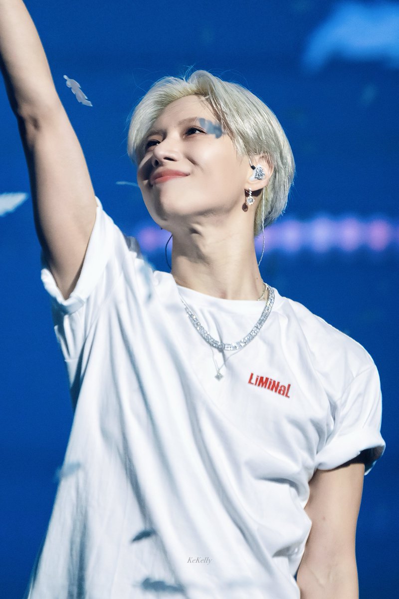 Kekelly0529's tweet photo. 260919 LiMiNaL Day2

My purest angel 🪽💘

#TAEMIN #태민 #泰民 #テミン https://t.co/hjQQg7r3bA