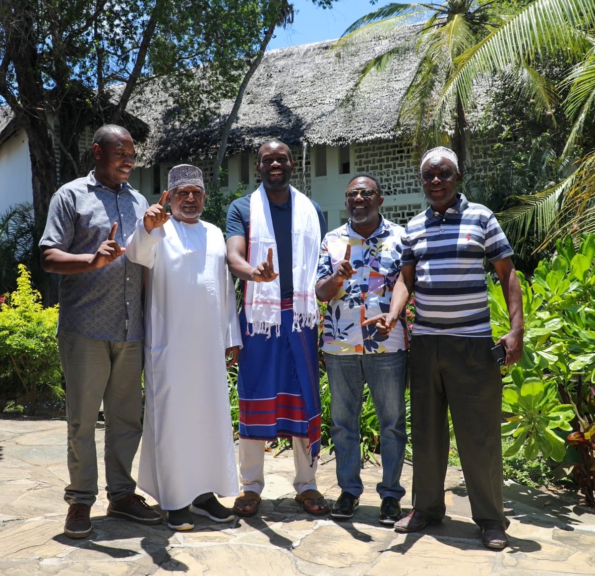 edwinsifuna's tweet photo. Spent the final day in Kilifi County meeting a section of leaders from the coastal region…pole singeweza kupatana na kila mtu lakini tutarudi tena. Kuna shugli moja kali inaningoja huko Nairobi najua mtafurahi 😉 https://t.co/UIrqyLByGL