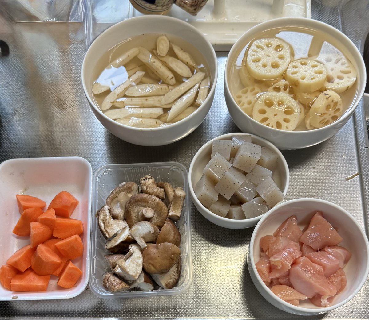 TomReed47525's tweet photo. 今日の料理 🥘

筑前煮。
初めて作りました。
作り方はこちらをご参考に↓
https://t.co/g5f9cj83ZB https://t.co/HxNvLuTSwf