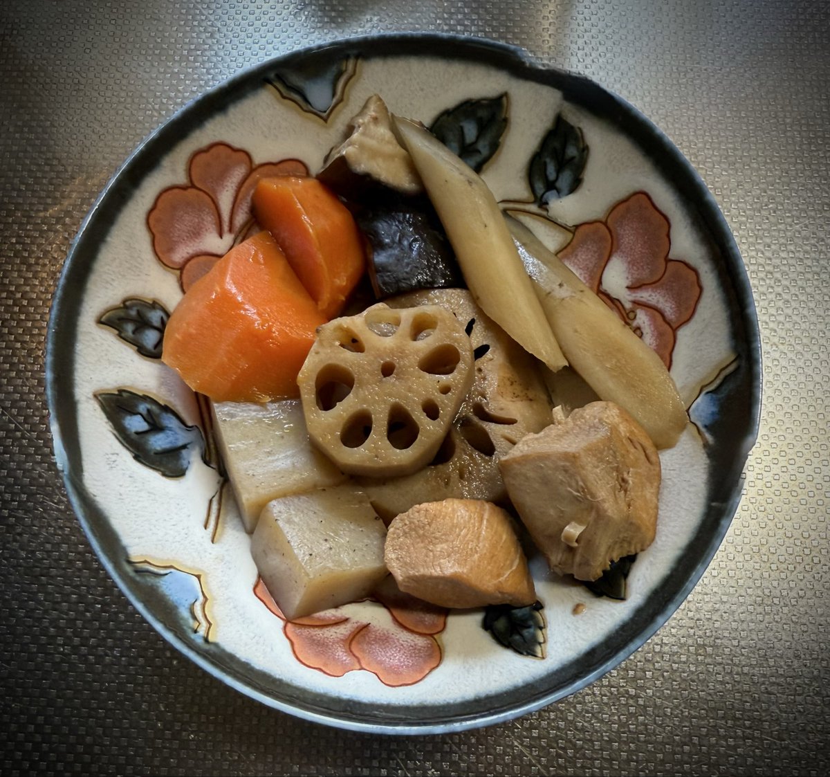 TomReed47525's tweet photo. 今日の料理 🥘

筑前煮。
初めて作りました。
作り方はこちらをご参考に↓
https://t.co/g5f9cj83ZB https://t.co/HxNvLuTSwf