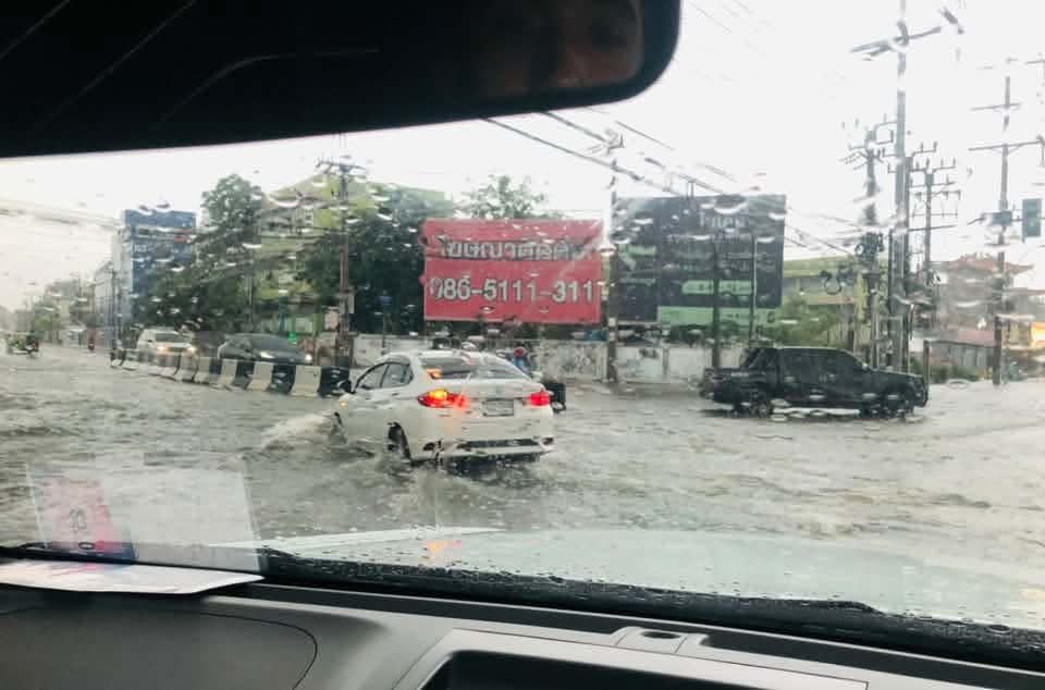 tkstory17's tweet photo. หยุดได้หรือยังงงงงง
หทัยราษ​ฏร์- มีนบุรี​ สาหัส
#ฝนตก #น้ำท่วม https://t.co/yGVZymqHwd