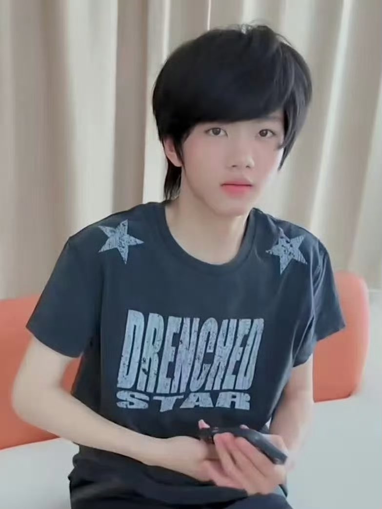 whisper_evill's tweet photo. 对这张截图越看越有感情，这明明就是被张桂源操懵了呗，小猫这么懵的表情晚上再来一发吧=^_^= https://t.co/zUmRuC6Ytx