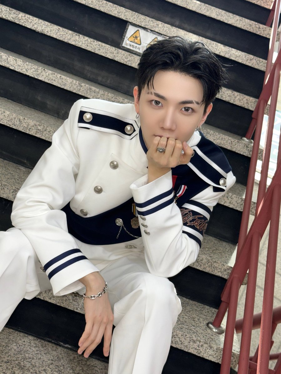 HyunbinMinjeFan's tweet photo. ∴ #HYUNBIN ∵ Twitter ∴ 250926 ∵
⋯⋯⋯

❤️❤️

#ALL_H_OURS #올아워즈  
#HYUNBIN #현빈
⋯⋯⋯
@at_ALL_H_OURS
#🪀 https://t.co/SXsuyLOB2A