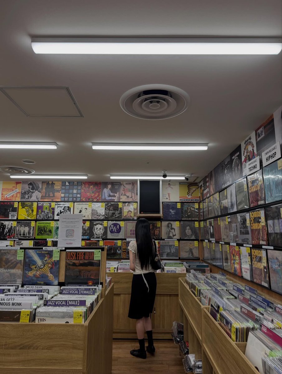 seosoojinl's tweet photo. A little vinyl therapy, with last nite playing on loop 🎧 https://t.co/Ca0Oi4TeeS