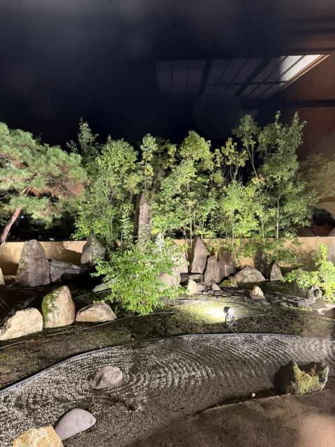 Sunsoleiyu's tweet photo. 先日、私にしては珍しく、皇室ご用達の「ホテルながの犀北館」で会食いたしました。

日頃の食生活や、松本うら町行脚と比べると、「ついばむ」というポーションが、高級感を表していました(笑)

https://t.co/62ESf6aeaP https://t.co/K0mpJ8gpC0