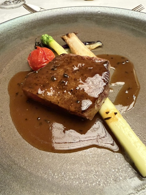 Sunsoleiyu's tweet photo. 先日、私にしては珍しく、皇室ご用達の「ホテルながの犀北館」で会食いたしました。

日頃の食生活や、松本うら町行脚と比べると、「ついばむ」というポーションが、高級感を表していました(笑)

https://t.co/62ESf6aeaP https://t.co/K0mpJ8gpC0