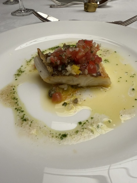 Sunsoleiyu's tweet photo. 先日、私にしては珍しく、皇室ご用達の「ホテルながの犀北館」で会食いたしました。

日頃の食生活や、松本うら町行脚と比べると、「ついばむ」というポーションが、高級感を表していました(笑)

https://t.co/62ESf6aeaP https://t.co/K0mpJ8gpC0