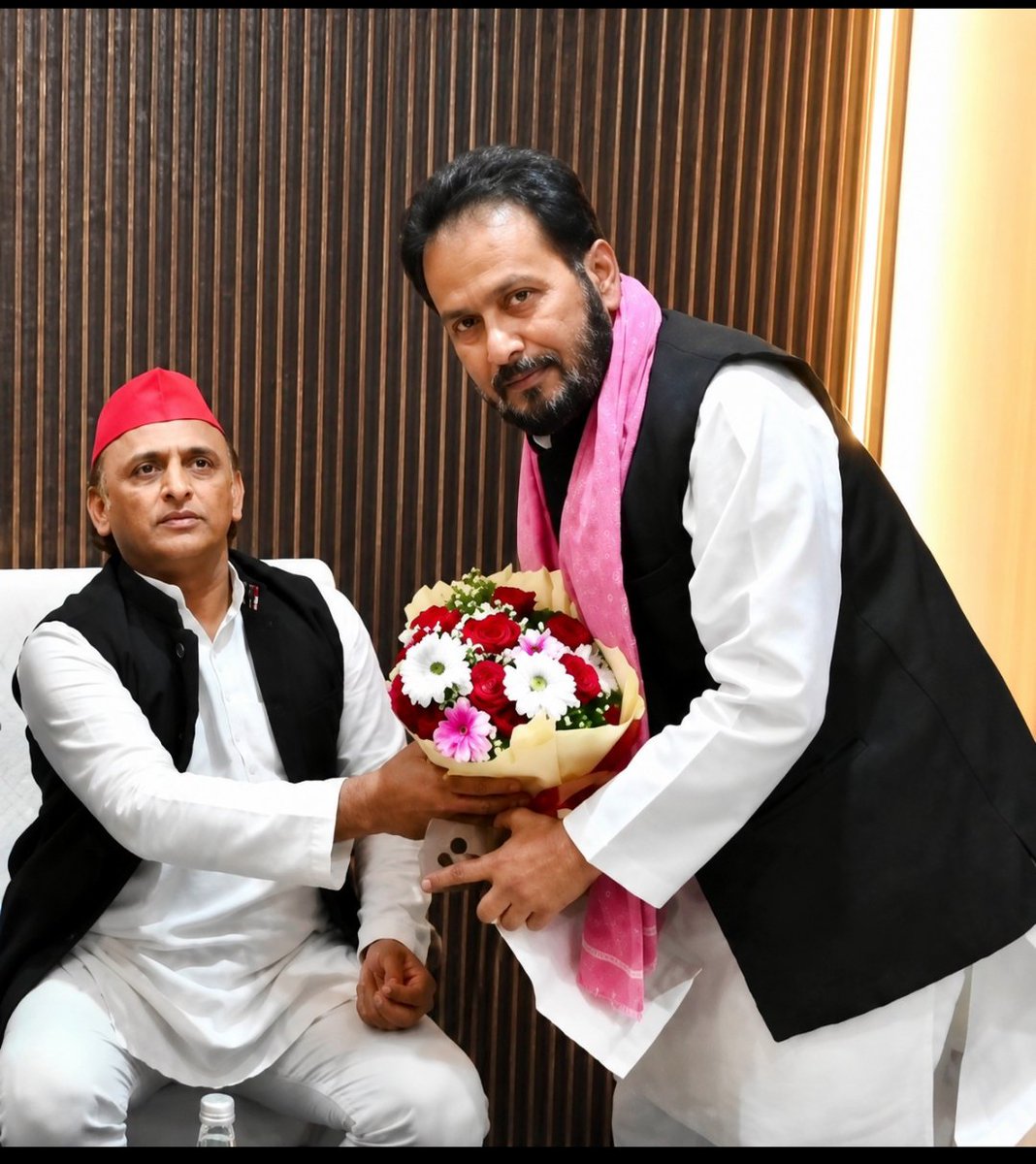 SocialistChaud1's tweet photo. "अपने महबूब नेता का साथ"
@yadavakhilesh
@manzar_yar 

@samajwadiparty @NiteshY75399996 @shakilahamd7 @ShyamyadavSP95 @RajanS11084 @RizwanSamajwadi @Shadabk_SP @AnilKumarYada_v @Rambila15808763 https://t.co/9XU5nUBHRJ