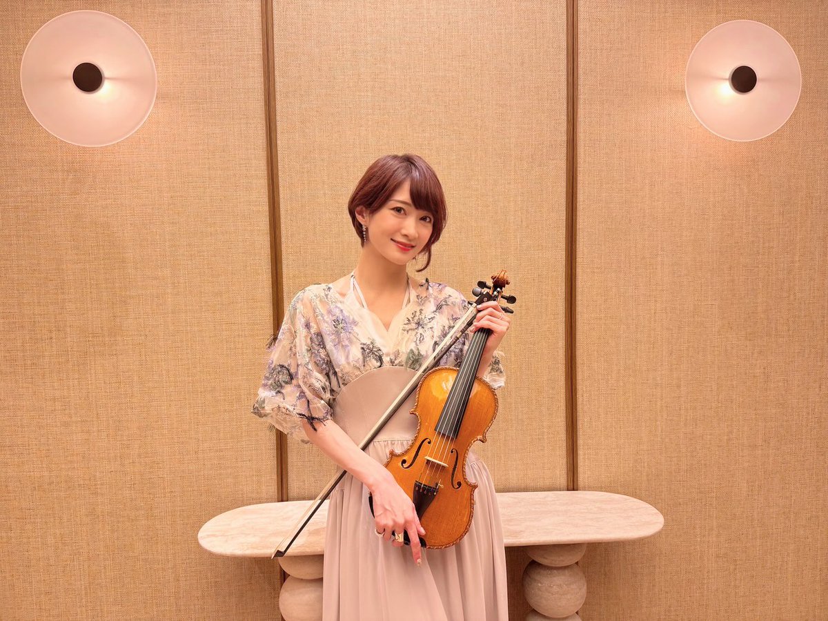 AyAsA_violin's tweet photo. ポストするのが遅くなってしまいましたが、
昨日一夜限りの開催だった「Alfa Romeo Una Notte Speciale」🇮🇹
こちらのパーティーのオープニングにて演奏させていただいておりました🎻✨
美しき赤色のアルファロメオ様と同じ空間でバヨリンを奏でさせていただけるという贅沢なひととき❤️
素敵な機会をいただきありがとうございました☺️
#AlfaRomeo #アルファロメオ