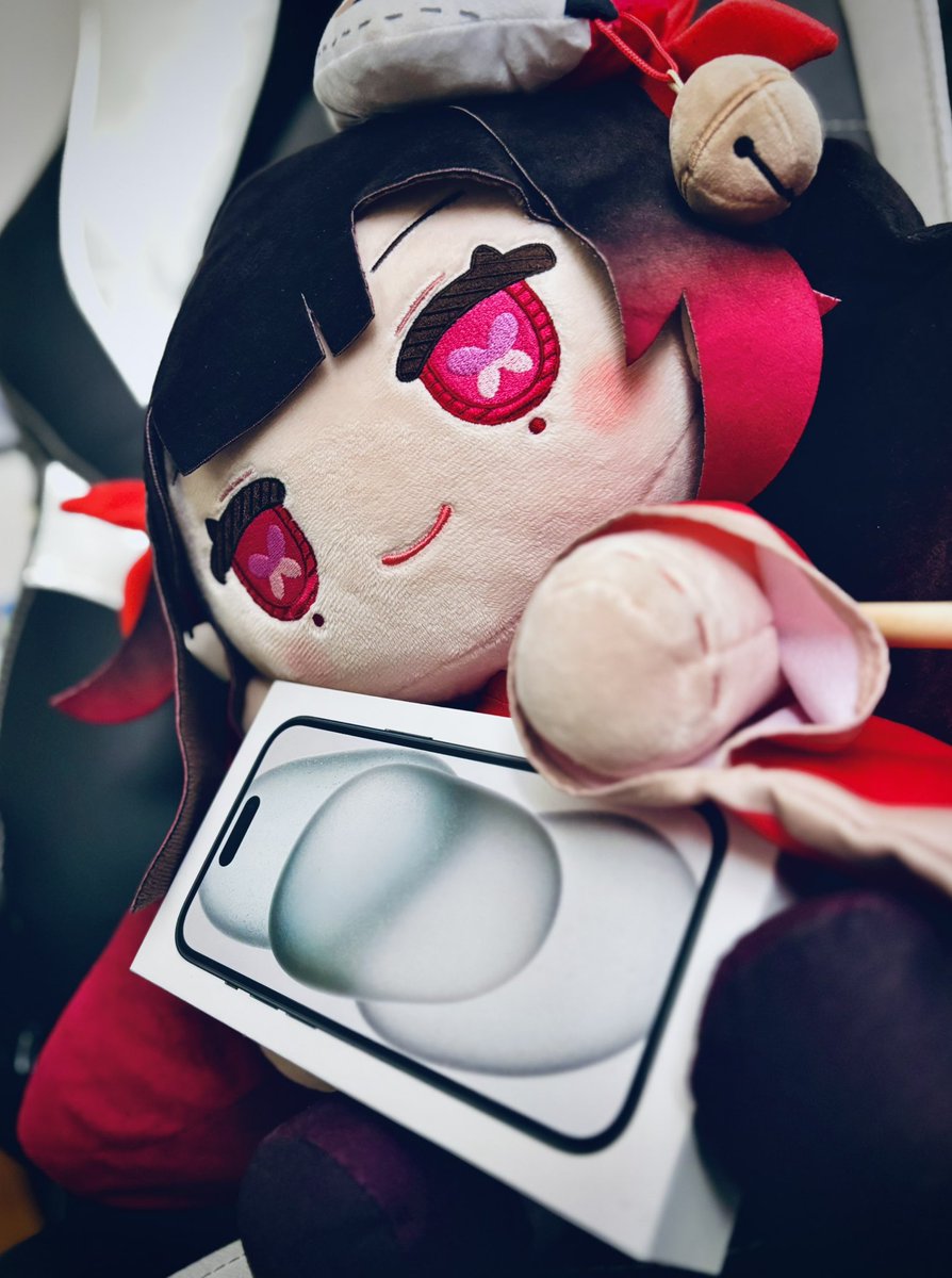 SparkleFumo's tweet photo. Ta-da! Have a look at Miss Sparkle’s new phone! Astute members of the audience may have already noticed the difference… did you?

Regardless… Miss Sparkle’s charm is undeniable! New lens or not~ https://t.co/C5WFDWOLK9