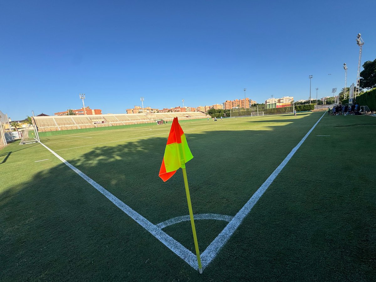 FCCartagena_efs's tweet photo. 🏟️Ya estamos en la Ciudad Deportiva del Elche CF, y a las 10.30 horas comenzaremos en el partido de entrenamiento. https://t.co/ihdLOK4Wu8