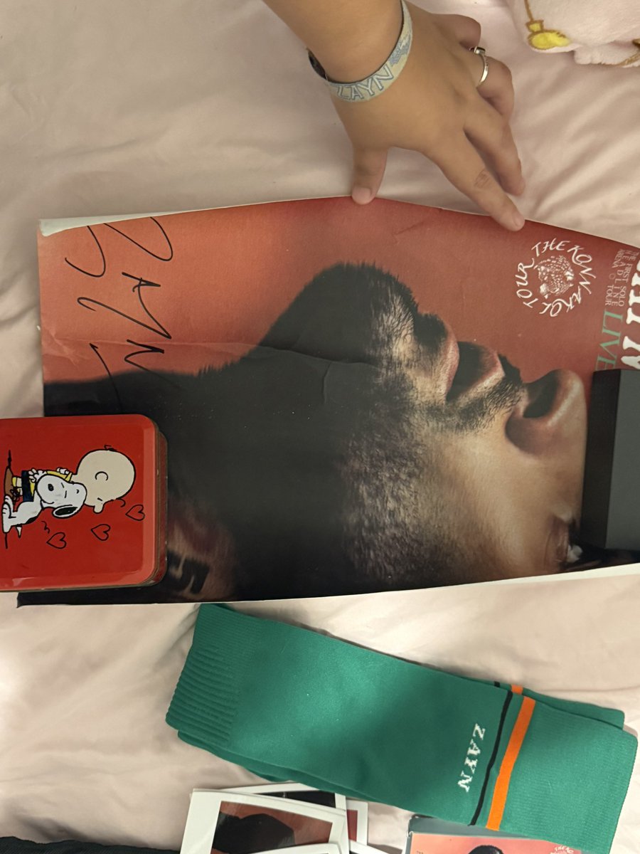 GreenIsHappy03's tweet photo. Vendo paquete vip ultimate de Zayn Malik! Es el de Monterrey por eso está un poco dañado el póster unu

$2000 puedo hacer envíos a toda la republica o entregar en Mid!!

#zayn #konnakoltour #zaynmalik #onedirection #merchsale https://t.co/PbtxDrDEW6