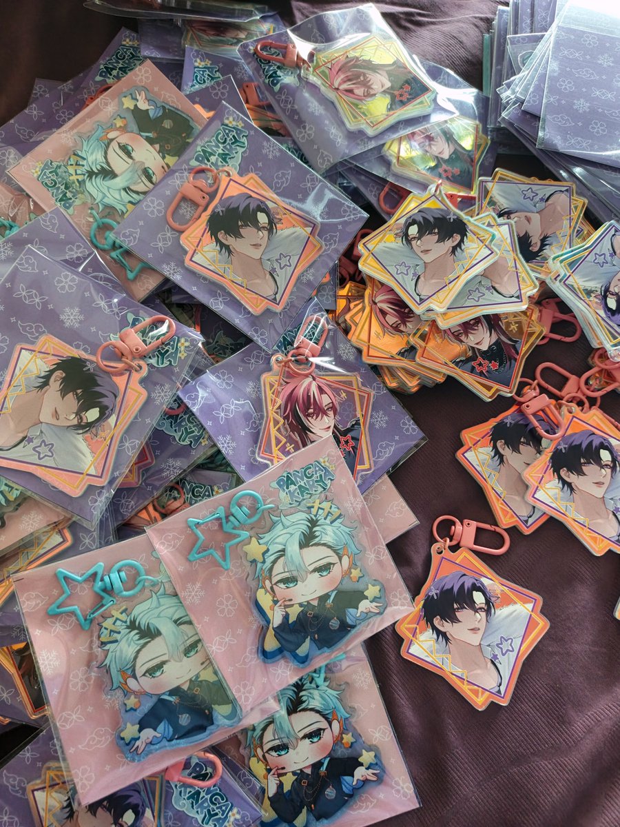 pancakaryamerch's tweet photo. ini contoh keychain #pandavva &amp; #sefurden yang ada di pancakarya ya~ 
open po batch 2 untuk cf23 masih berlangsung (cek pinned x kita) 😉

#comifuro23 https://t.co/ql7Q3tASUv