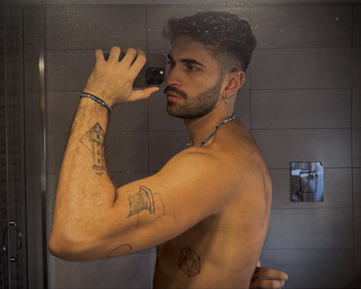 AnotherItalian_ tweet picture