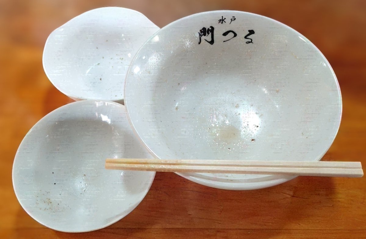 HagureHamidashi's tweet photo. 🍜今日のランチ🤤
すするさん(@susuru_tv)も大絶賛していた白味噌にしようと想って何年ぶりかで立ち寄りましたが、🍜の背脂は飲み物党員としては、コレ(背脂煮干し)にしました🤤
は〜旨かっちゃん旨しら〜だった🤤
#門つる #水戸 #茨城 #うまーみん https://t.co/VzNDVOPHKB
