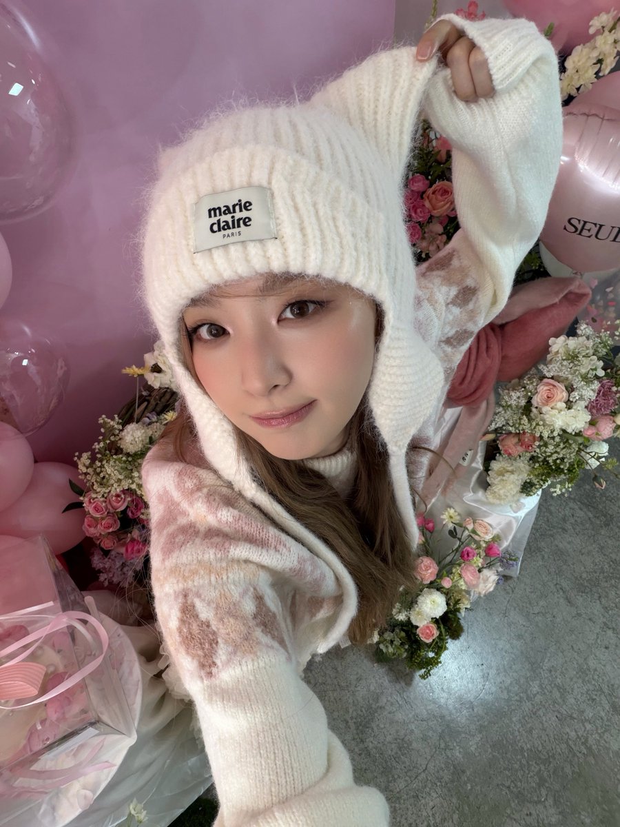 KSGUpdates's tweet photo. 260925 seulstagram update

"starting marie claire's fw while feeling full of marie claire's love 🤎🎀"

https://t.co/273fXU0ZGP
#레드벨벳 #RedVelvet #슬기 #SEULGI @RVsmtown https://t.co/YQQAuuITcX