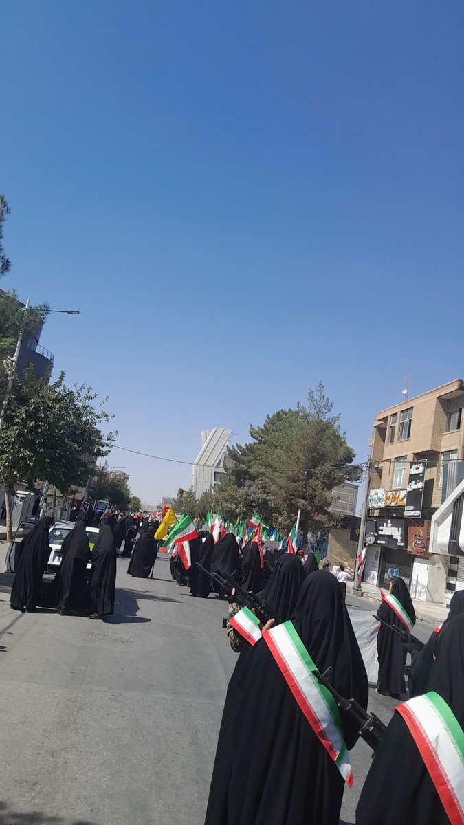 gomnam188's tweet photo. من از نگاه خودم این روز رو روایت میکنم
روایتی از حضور مردم و حال و هوای شهر
#جانفدای_ایران #جانفدایان_کرمانی https://t.co/i7FPW8nph6