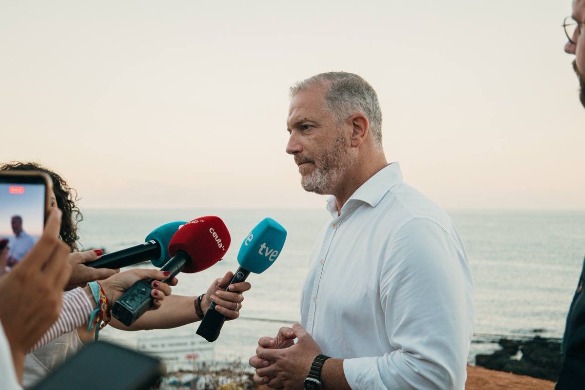 herqles_es's tweet photo. 🇪🇺🇪🇸🇲🇦 #Urgente | Una misión del ECR, el grupo europeo de Giorgia Meloni, liderada por el español Diego Solier se desplazó a Ceuta para denunciar e internacionalizar la invasión de Marruecos. 

Al eurodiputado Diego Solier le acompañaron en su expedición: El experto en inmigración Rubén Pulido, los diputados independientes de la Asamblea de Murcia José Ángel Antelo y Virginia Martínez y las delegaciones italiana, francesa y finlandesa del ECR con Marion Maréchal, Nicolas Bay, Stefano Cavedagna y Sebastian Tynkkynen a la cabeza. 

Se trata de la mayor expedición política internacional acometida hasta la fecha con la finalidad de visibilizar y denunciar la grave crisis en Ceuta; involucrando a altos representantes políticos de varios países europeos en la operación y generando una presión internacional que Rabat no había experimentado hasta el momento.