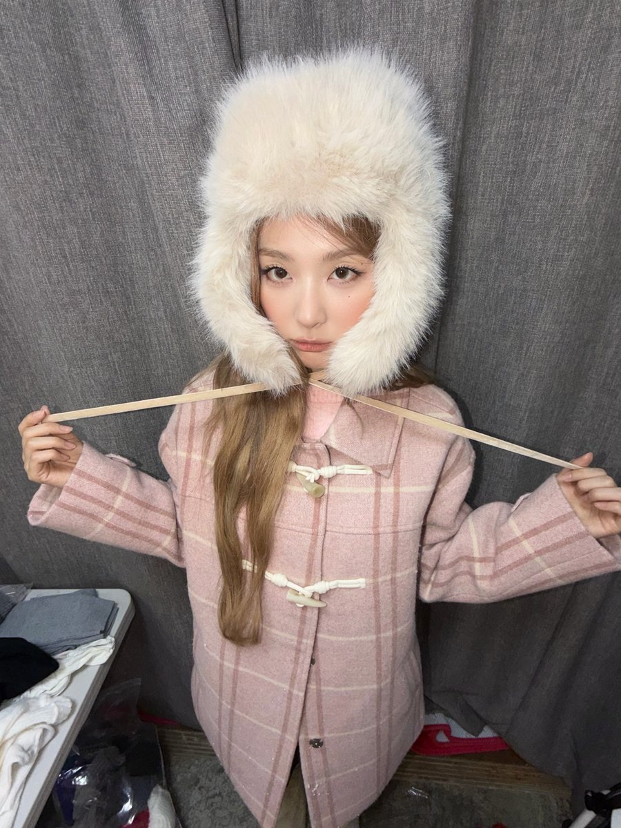 KSGUpdates's tweet photo. 260925 seulstagram update

"starting marie claire's fw while feeling full of marie claire's love 🤎🎀"

https://t.co/273fXU0ZGP
#레드벨벳 #RedVelvet #슬기 #SEULGI @RVsmtown https://t.co/YQQAuuITcX