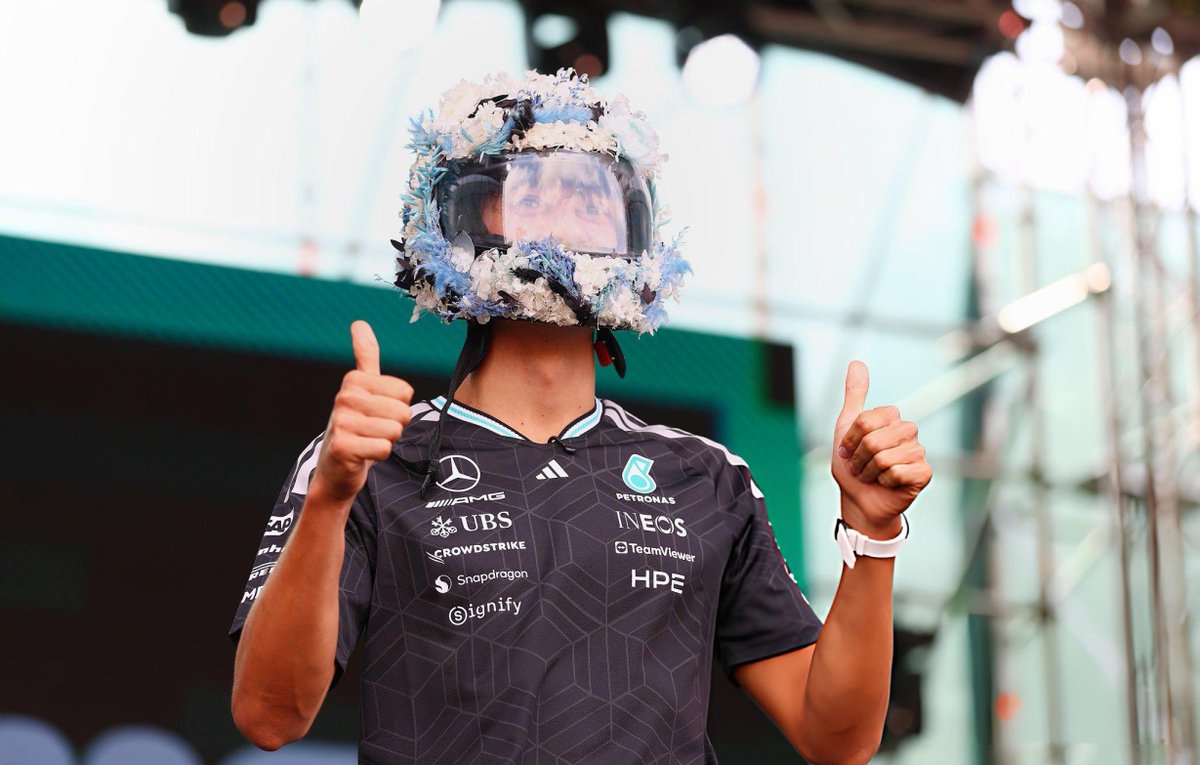 russyrax's tweet photo. george with the helmet omgg 🥹🩵 https://t.co/YYQyFLrYxl