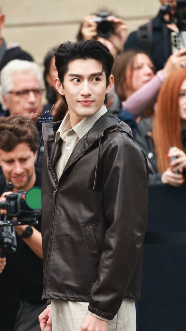 katdramalover2's tweet photo. ELIO HOW DID YOU MANIFEST THIS MAN? give me some tips pls😌

 #TODSXAydenSng 
#AylioMFWSS27 
#AydenSng https://t.co/Y7f4Ixe7Km