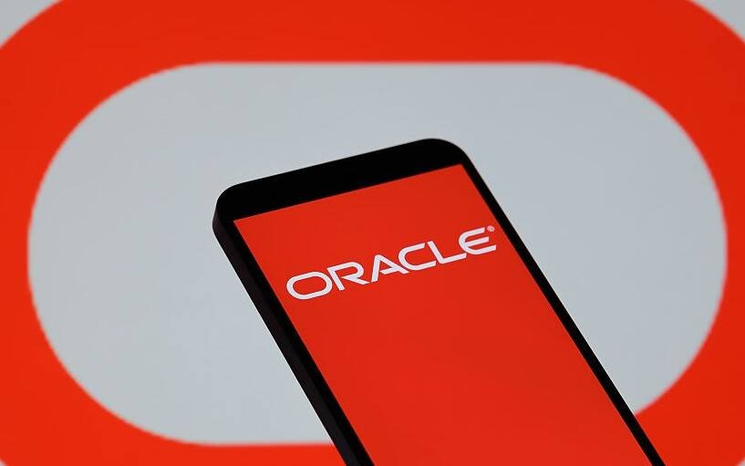 vortresearch's tweet photo. 🚨 ORACLE $ORCL JUST SENT A WARNING TO THE AI TRADE

Oracle’s AI data-center buildout is facing a major test after the company invoked force majeure on a New Mexico project.

The market sees a risk.

But there’s another angle:

AI demand isn’t disappearing.

The bottleneck may be shifting to power, data centers and infrastructure.

That could create opportunities for the companies supplying the physical backbone of the AI boom.

The next AI winners may not be the AI models.

They may be the companies building what AI needs to run.

#ORCL #AI #Stocks #Investing #DataCenters