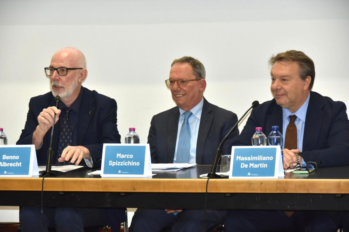 comunevenezia's tweet photo. 🩺🏥Allo IUAV di #Venezia, nella sede del Palazzo Badoer, al via il convegno: "Architettura e Salute in dialogo. Nuovi Paradigmi del Progetto per la Sanità"!

📌L'evento si propone di approfondire il ruolo della formazione nel progetto delle strutture sanitarie del futuro, sotto l'aspetto altamente tecnologico e, contemporaneamente, sotto quello dell'umanizzazione degli spazi di cura e dell'attenzione alla persona. 

🔹Presente, in rappresentanza dell’amministrazione comunale, il Consigliere delegato Massimiliano De Martin.