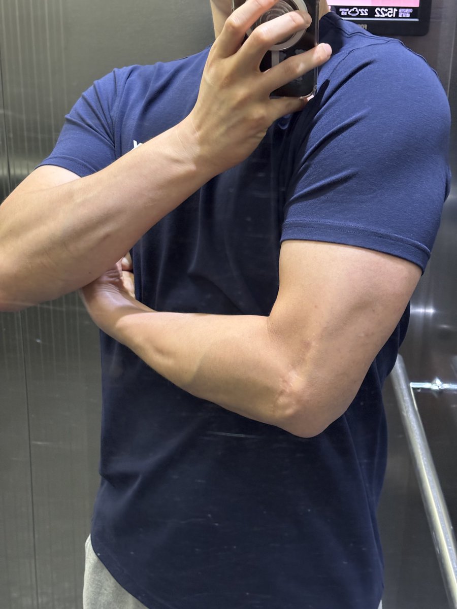 js___sss's tweet photo. 먹고 운동하고 헬린이 조금씩 성장중
#헬스 #운동 https://t.co/CqkSDuxxgB