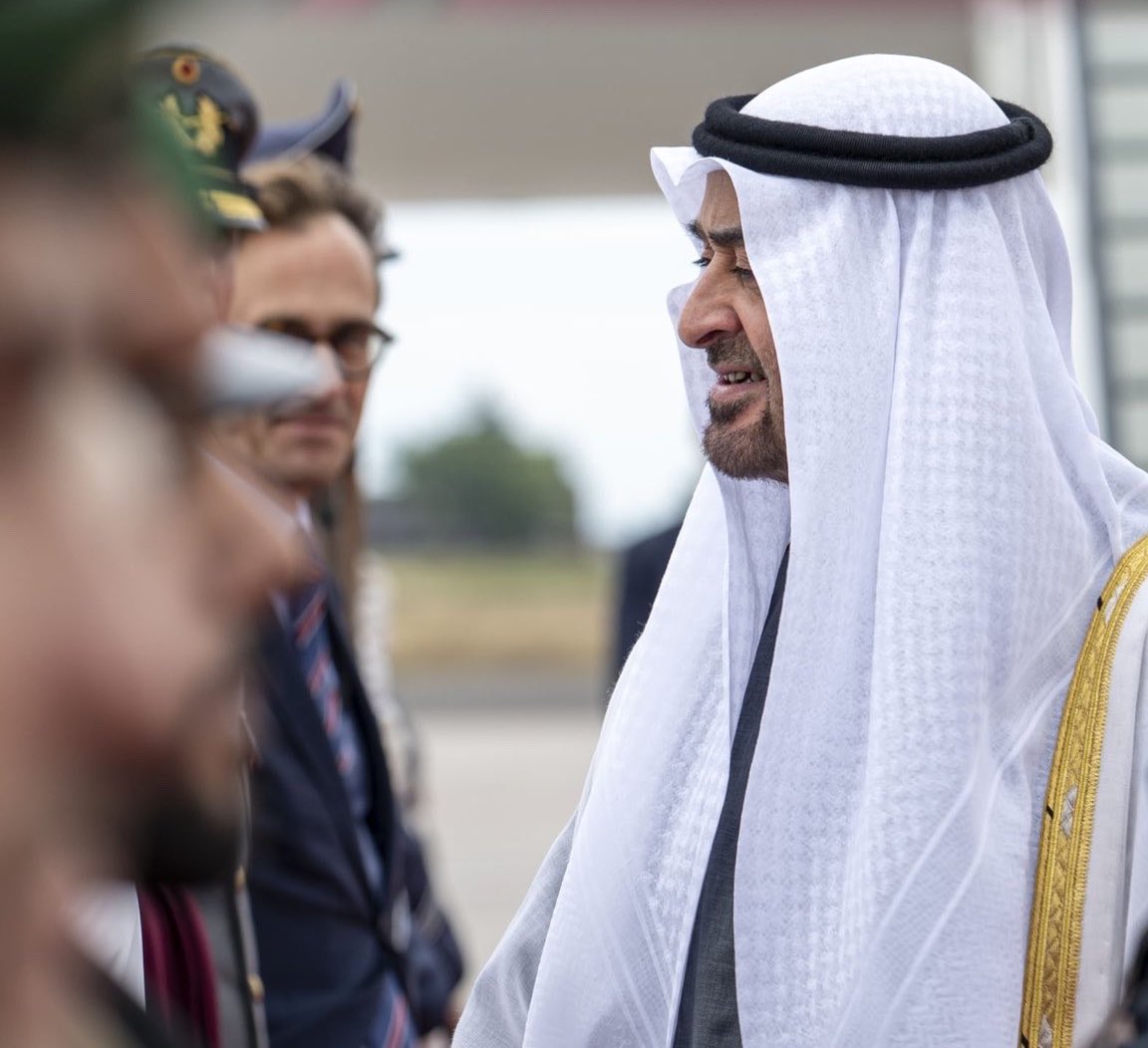 batman_uae_'s tweet photo. دولتنا
شيخنا 
🇦🇪❤️

قبل كنت معجب بخيمي اللاعب
الآن انا معجب بخيمي الإماراتي

و كم إماراتي بيننا ولا بحمل جنسيتها، المواطنة انتماء قبل أن تكون جنسية 🇦🇪❤️

قالها سيدي بو خالد
في الامارات الجميع إماراتي ❤️🇦🇪 https://t.co/YYj2r0rCRX