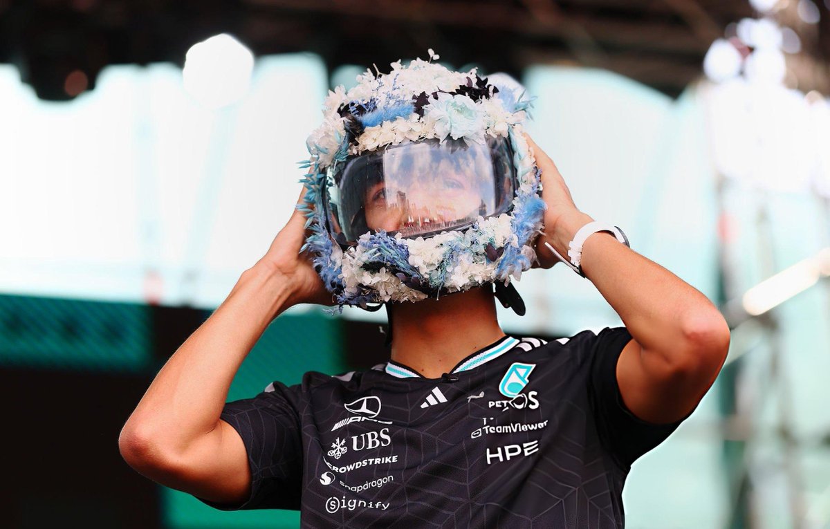 russyrax's tweet photo. george with the helmet omgg 🥹🩵 https://t.co/YYQyFLrYxl