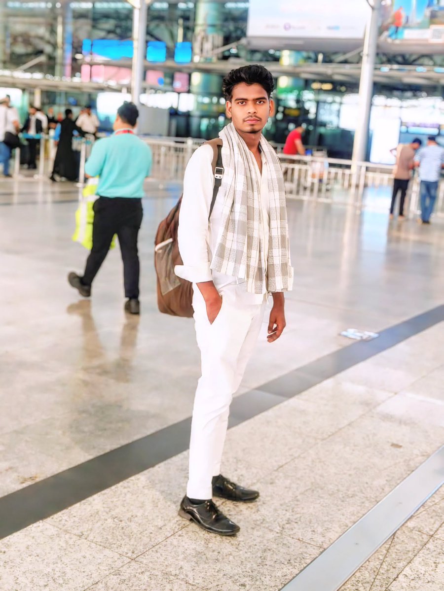 MyButerapxo's tweet photo. Hyderabad Airport. https://t.co/Bmc3NJPmZe