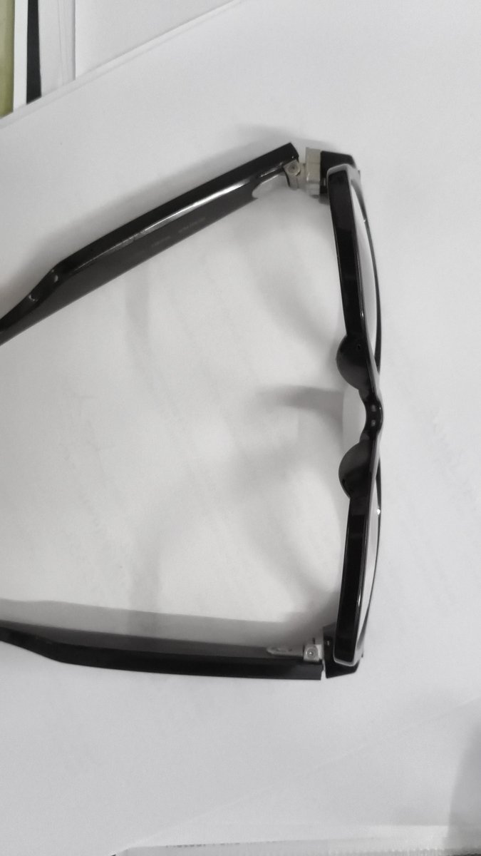AmitPandef80328's tweet photo. @ray_ban @Meta @RayBanfr 
Bought a Rayban meta. Less than one year the hinges come off from right temple. Service issues. The vendor asks me to buy upgraded version after paying the difference?! #why 
It's manufacturing defect fr which I am bng penalised. Still under warranty. https://t.co/aVT3J8yd3M