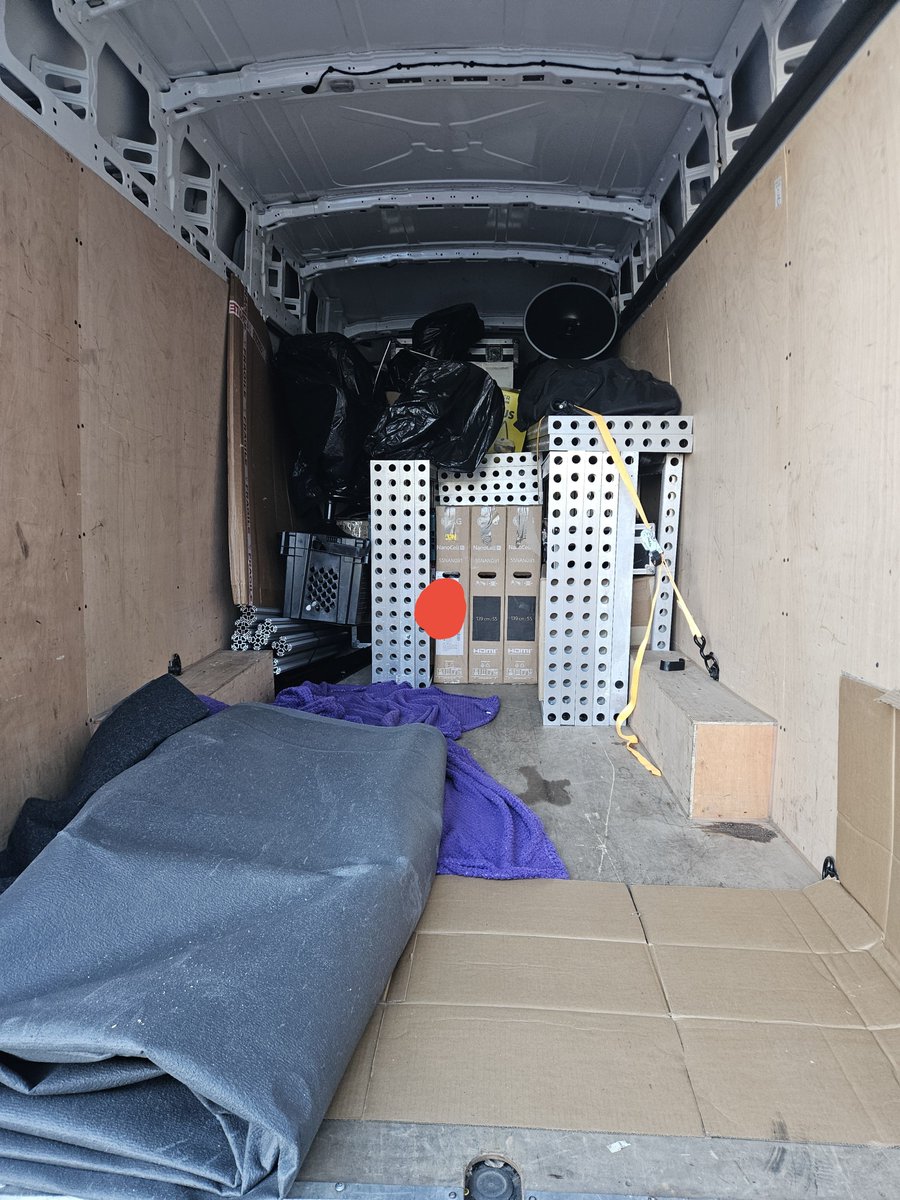 MotoNutJob's tweet photo. Half a van empty already 

Although all of that needs to go to the first floor 

Sweating for my money this week 

Humped the big desks up first so everything after seems easier

#manlogic https://t.co/sbCdmGP5EH
